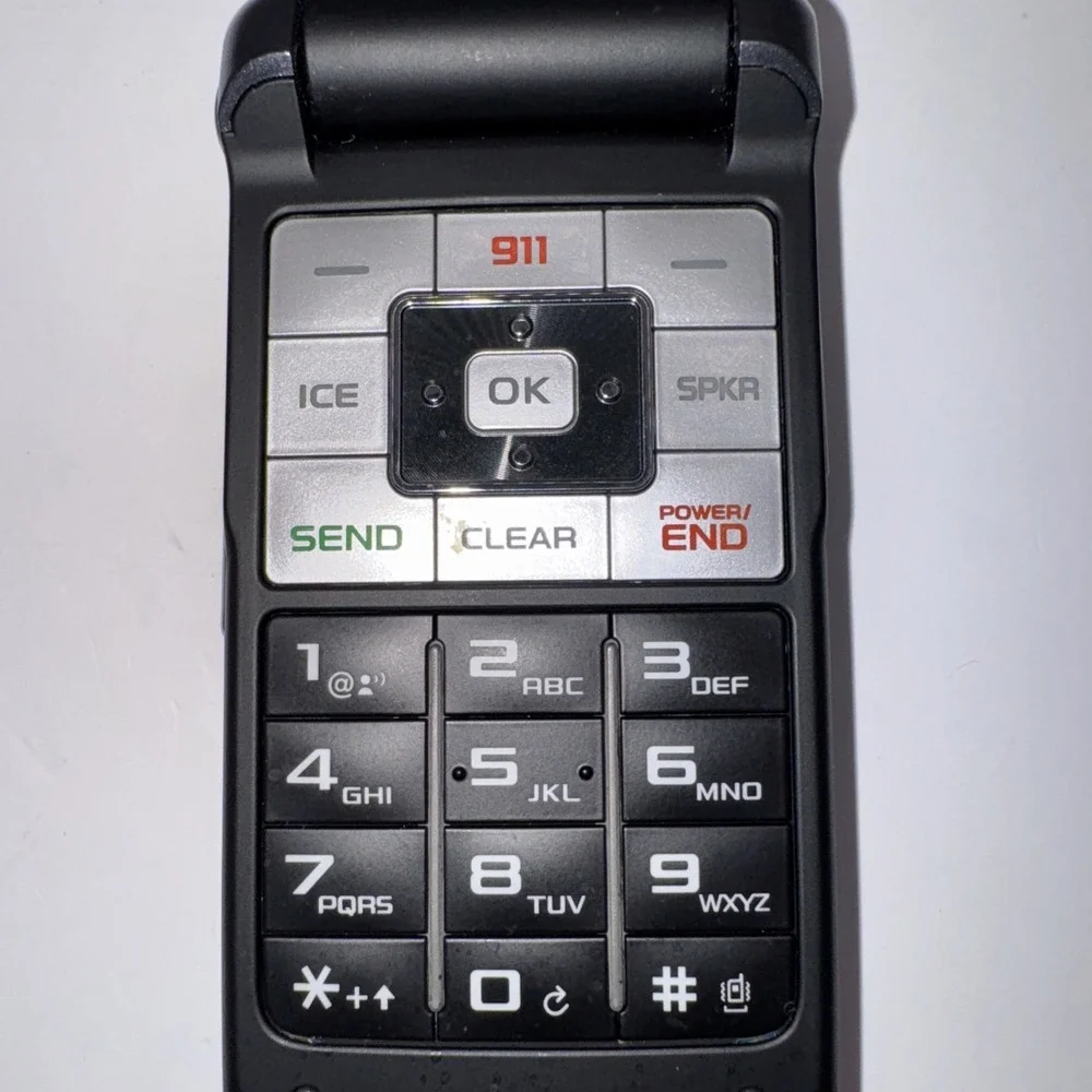 Samsung Verizon Wireless Model: SCH-U320 Flip Cell Phone - Power On‎ /Untested
